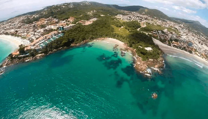 Praia do Ribeiro em Bombinhas