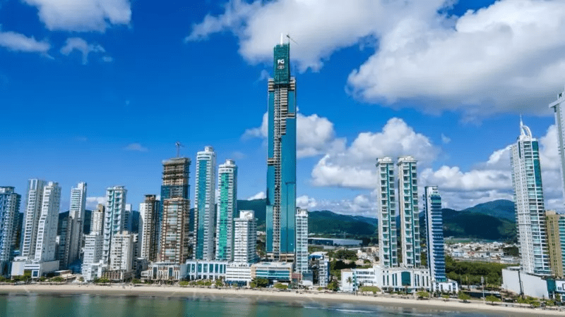 Onde fica Balneário Camboriú?