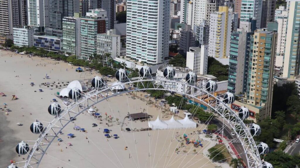 A alta temporada e o movimento na cidade