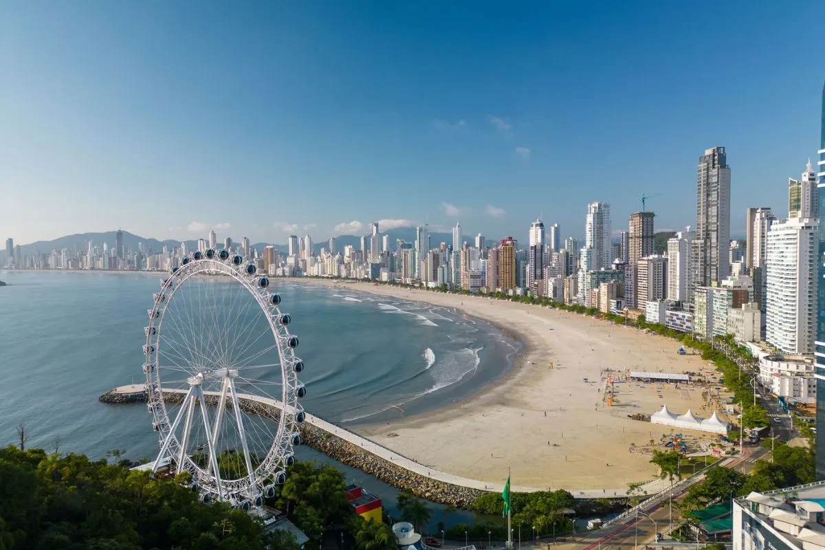 Quantas praias Balneário Camboriú tem?