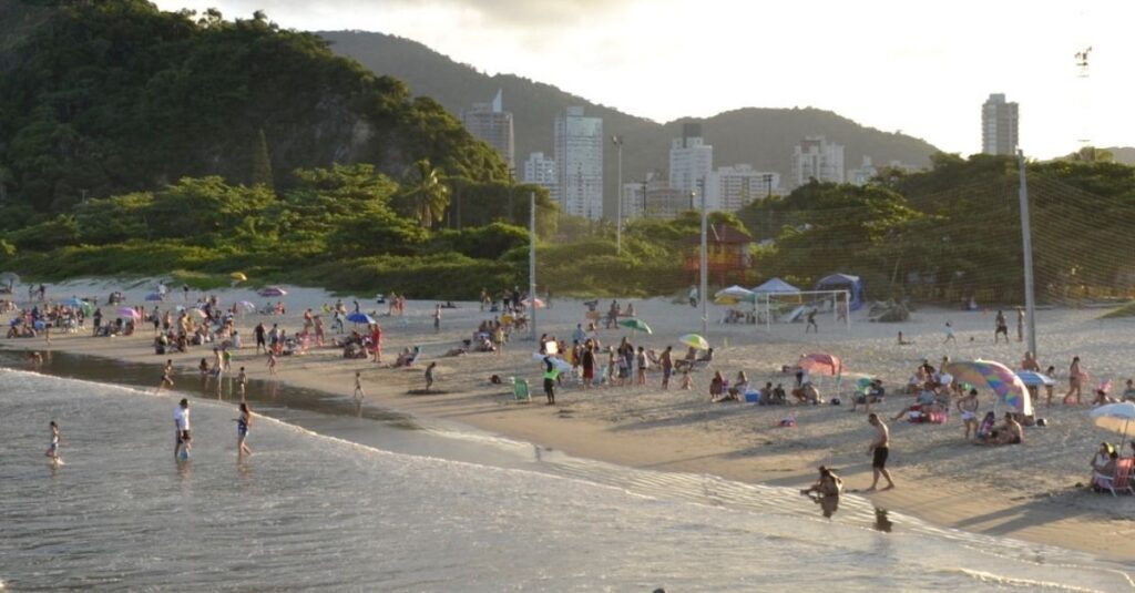 vida noturna na Praia Brava