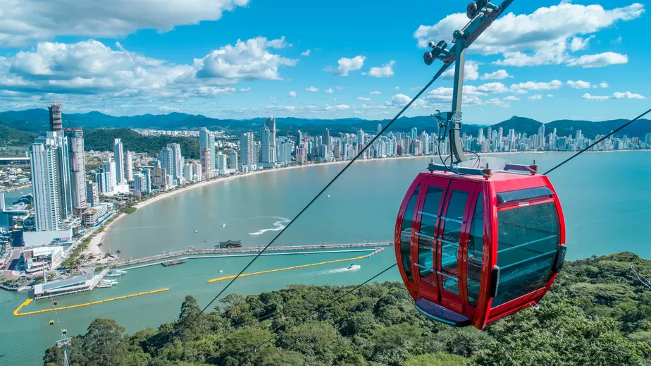 Onde curtir a vida noturna de verão em Balneário Camboriú e região