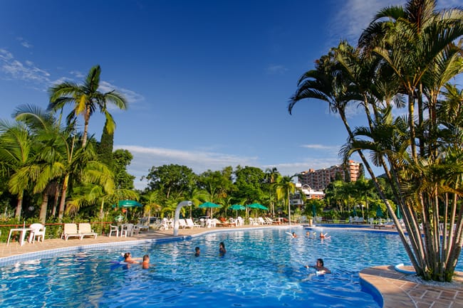 Águas Termais em SC: 6 destinos para fugir do frio 1 piscina externa 001 650x433 2