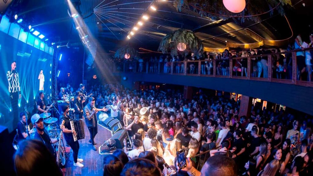 Baladas e pubs aquecidos em Balneário Camboriú 3 shed23ar