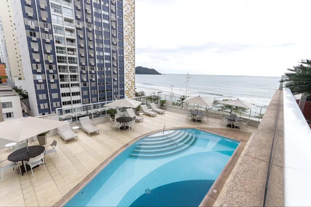 Hotéis frente mar em BC: 03 opções com vista total da orla 1 id 2