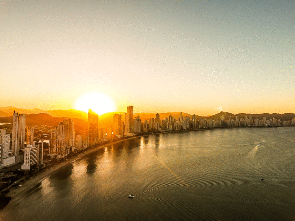 Pôr do sol em Balneário Camboriú: 7 melhores pontos para admirar 1 image 39