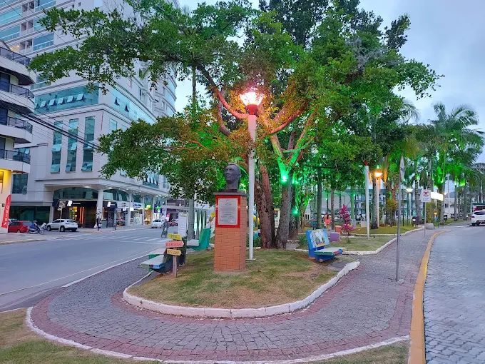 Tudo que você precisa saber da Praia do Centro em Itapema 2 Eventos e tradicoes que acontecem na Praca da Paz em Itapema