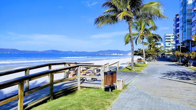 Qual a melhor praia de Itapema para banho? 1 Praia meia praia em itapema