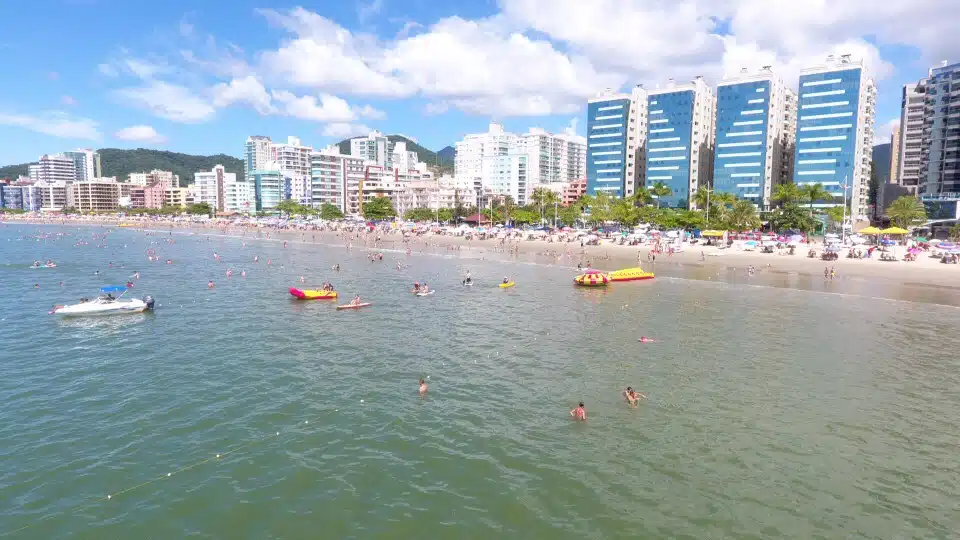 Onde passar o réveillon em BC? Melhores lugares 1 Tudo que você precisa saber da Praia do Centro em Itapema