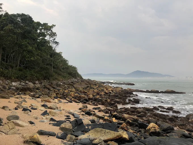 Tudo que você precisa sobre a praia do Cabeço em Itapema 1 image 20