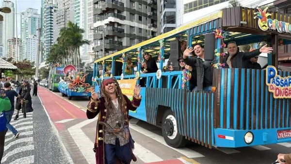 Desfile do Grupo Oceanic