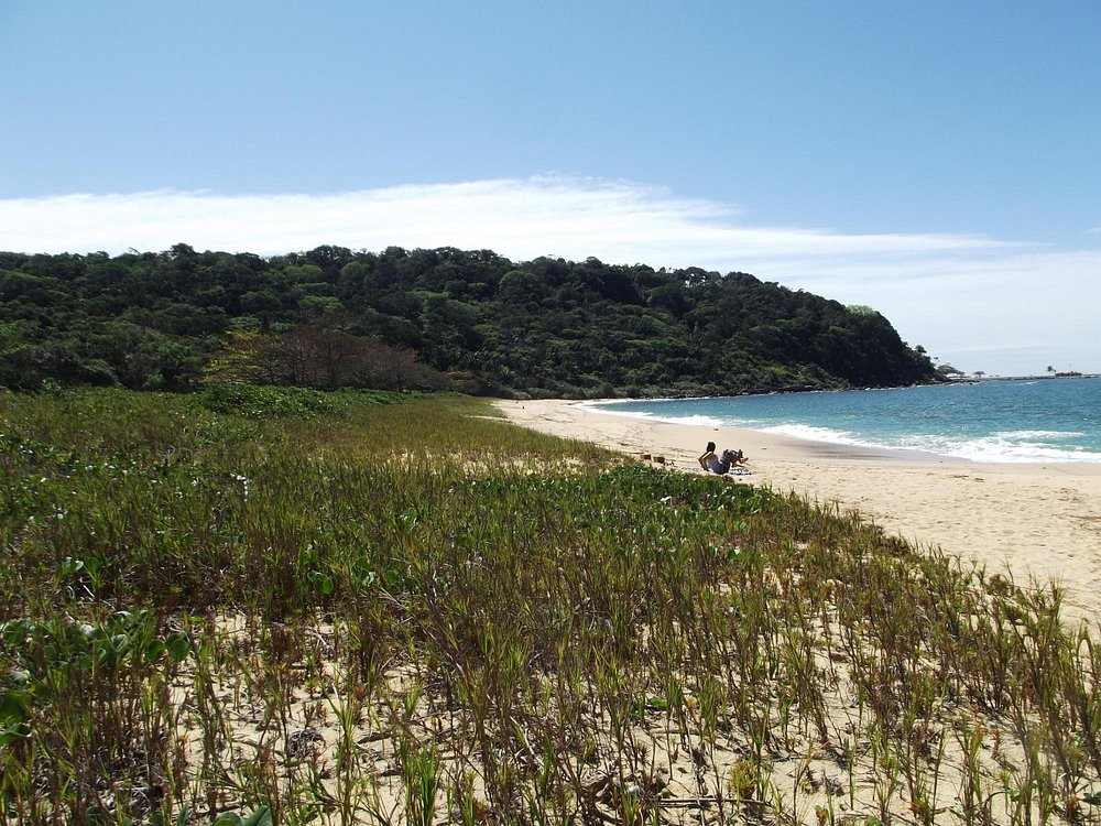 Qual a melhor praia de Itapema para banho? 2 image 4