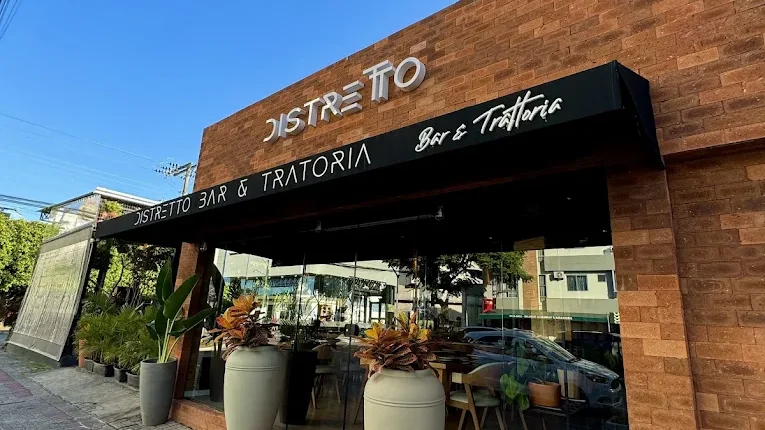 Restaurantes pet-friendly em BC: 10 lugares para levar seu cão 2 distreto externa edited