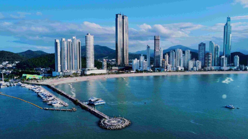 Como é o clima em Balneário Camboriú - Guia Completo: temperaturas, chuva e melhor época para visitar 1 Clima em Balneario Camboriu