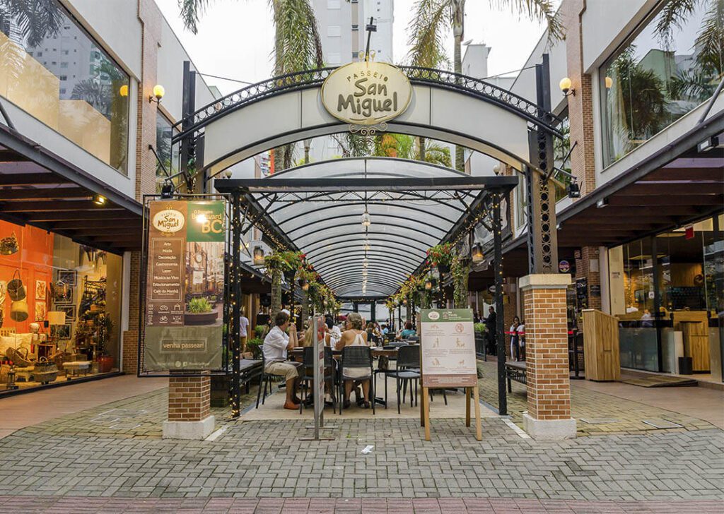 o que fazer em balneário camboriú a noite