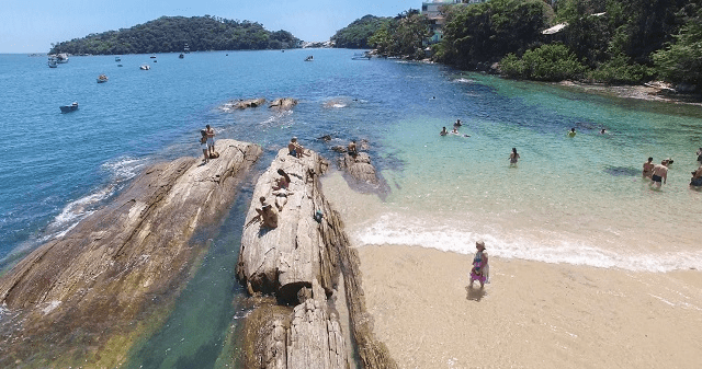 Bombinhas: Un Paraíso de Playas Cerca de Balneário Camboriú 1 Praia da Lagoinha