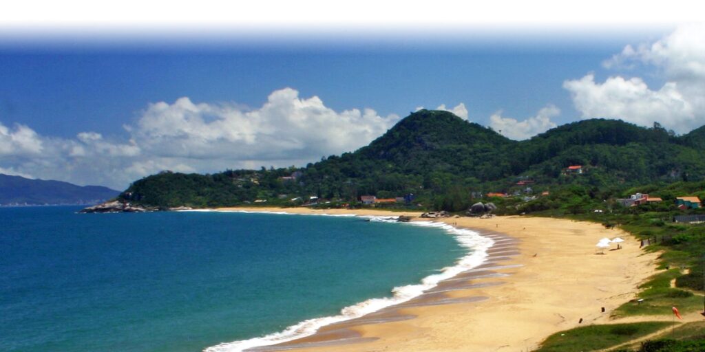 Playa do Estaleiro: Conozca esta joya cercana a Balneário Camboriú 1 balneario-camboriu-praia-do-estaleiro