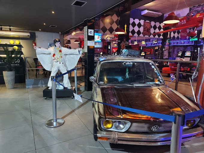 Conoce el Hollywood Bowl, un bar, boliche y restaurante frente al mar en Balneário Camboriú 2 Musica ao vivo e ambiente animado