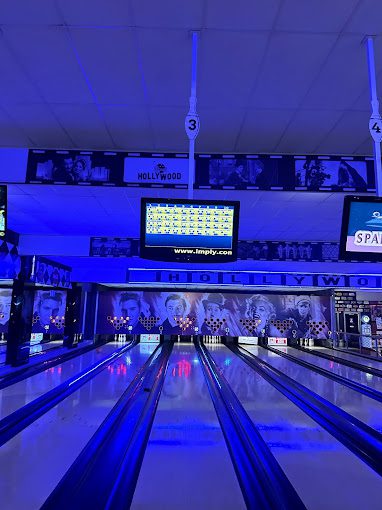 Conoce el Hollywood Bowl, un bar, boliche y restaurante frente al mar en Balneário Camboriú 1 O Boliche